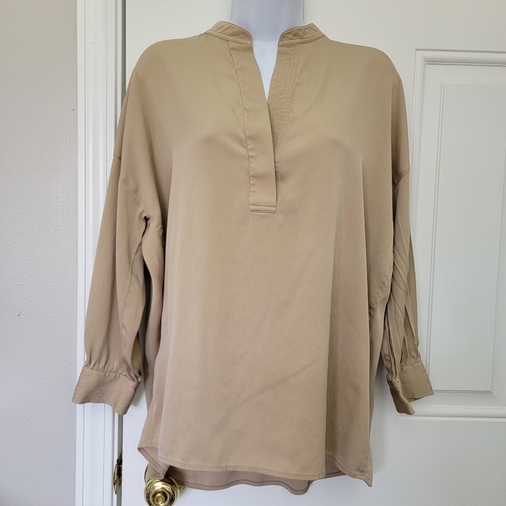 Vince Silk Blouse Beige Tan 3/4 Sleeve V Neck Flowy Feminine Satin XS